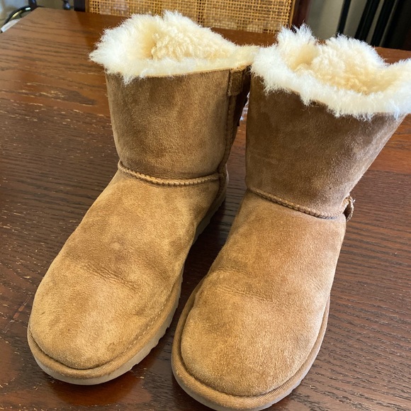 UGG Shoes - Short Bailey UGG boots size 6